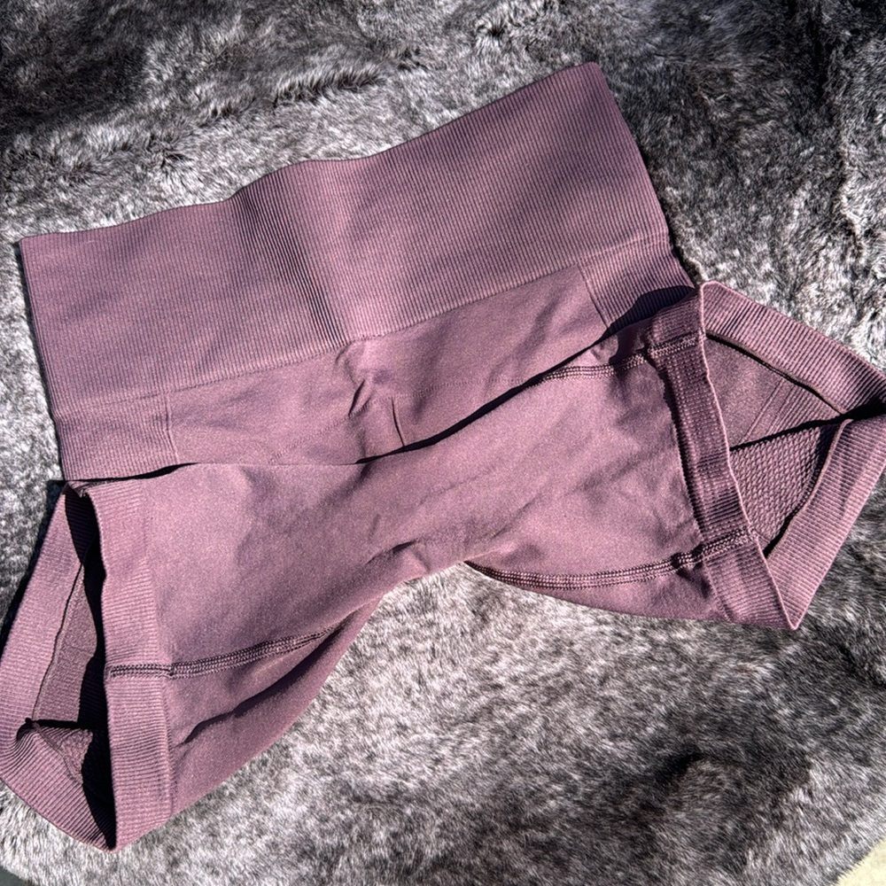 Lululemon ebb to street short 4-6 maroon - Picture 3 of 3